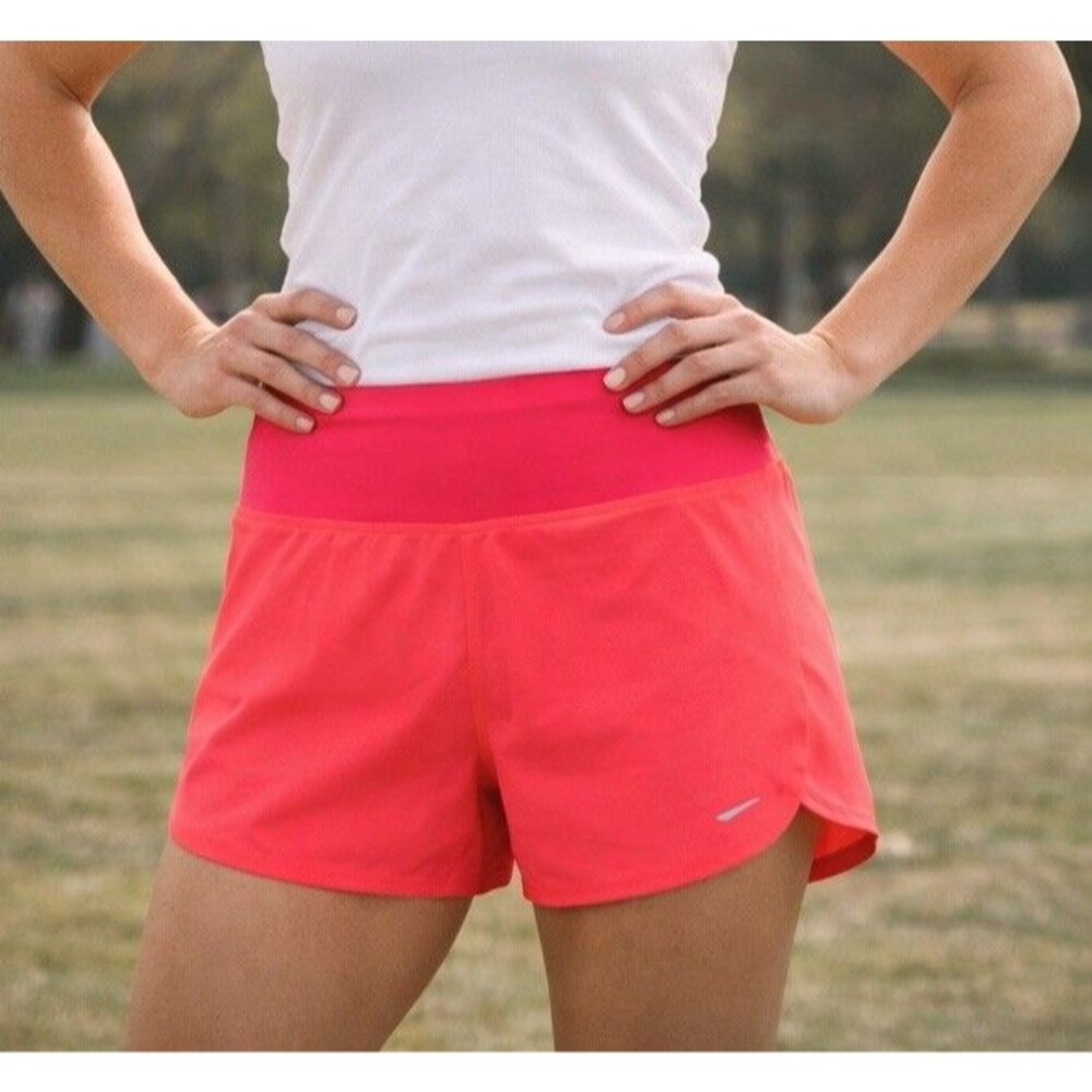 Brooks Women’s Chaser Running Shorts Medium Hot Pink Coral Athletic Gym Workout